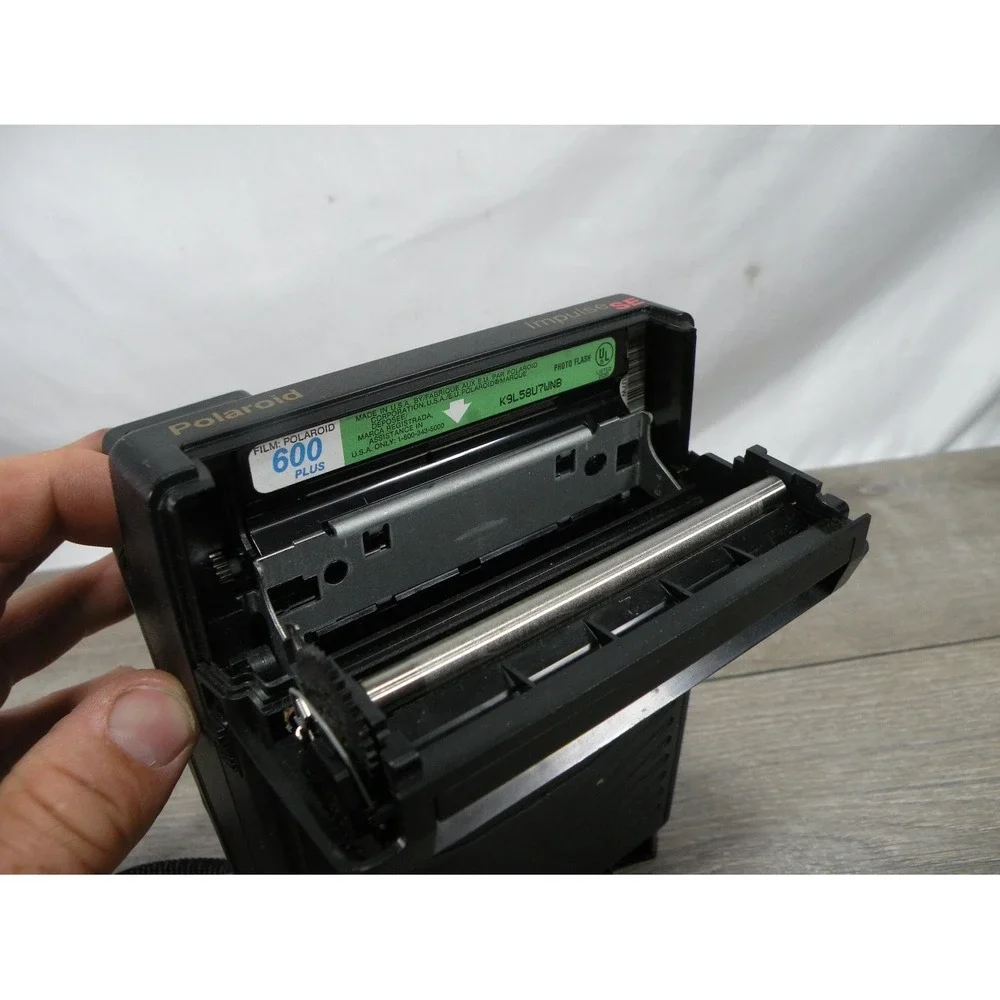Polaroid Impulse SE 600 Instant Film Camera Black w/ Neck Strap Built-in flash